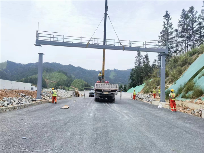 公路龙门架安装